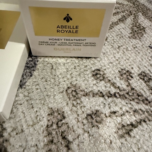 Guerlain Abeille Royale Skincare Set with White bee logo Bag - Picture 6 of 6